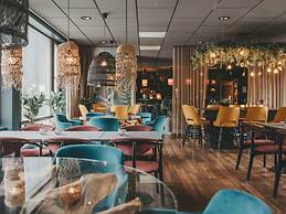 Room in a Hotel With Free Breakfast