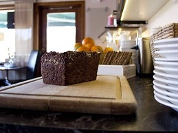 Room in a Hotel With Free Breakfast
