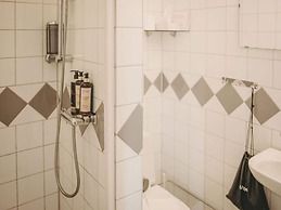 Inviting Hotel Room With Free Breakfast