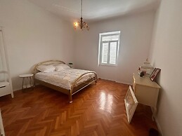 Garden Antique with Bubble Spa