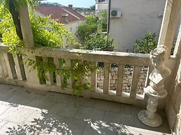 Garden Antique with Bubble Spa