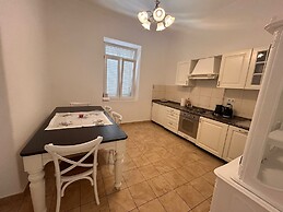 Garden Antique with Bubble Spa