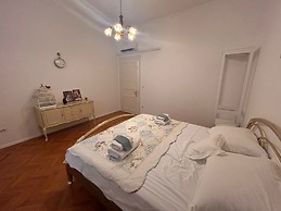 Garden Antique with Bubble Spa