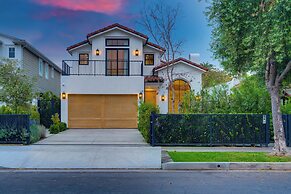 Villa Camellia - Charming 5 BR Home in the Heart of Studio City