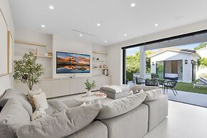 Villa Camellia - Charming 5 BR Home in the Heart of Studio City