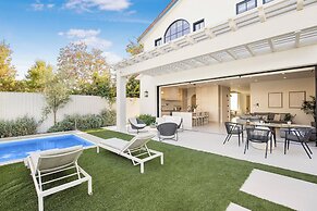 Villa Camellia - Charming 5 BR Home in the Heart of Studio City