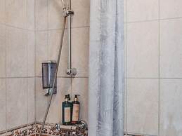 Cosy 4 Star Room With Free Breakfast