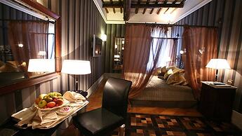 The Inn at the Spanish Steps Elegant Collection - The Jewel