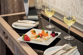 The Inn at the Spanish Steps Elegant Collection - The Gem