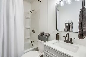 Waterfront Port Clinton Cottage: 5 Mi to Lake Erie