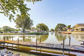 Waterfront Port Clinton Cottage: 5 Mi to Lake Erie