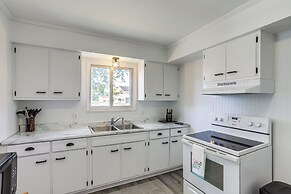 Waterfront Port Clinton Cottage: 5 Mi to Lake Erie