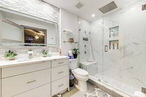 Family-friendly North Lauderdale Home w/ Grill!