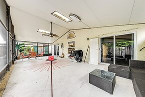 Family-friendly North Lauderdale Home w/ Grill!