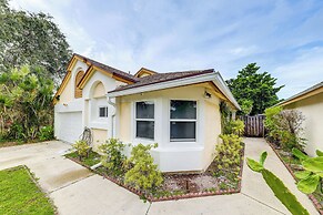 Family-friendly North Lauderdale Home w/ Grill!