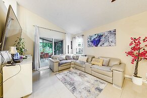 Family-friendly North Lauderdale Home w/ Grill!