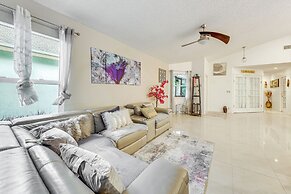 Family-friendly North Lauderdale Home w/ Grill!