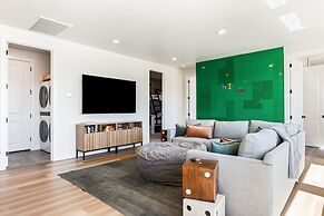 Green Acres 8 Bedroom Townhouse