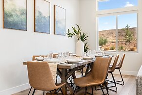 Green Acres 8 Bedroom Townhouse