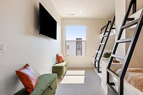 Green Acres 8 Bedroom Townhouse