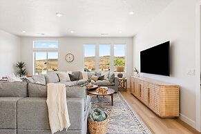 Green Acres 8 Bedroom Townhouse