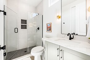 Green Acres 8 Bedroom Townhouse