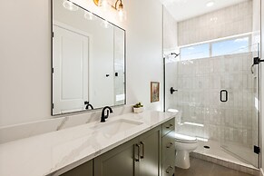 Green Acres 8 Bedroom Townhouse