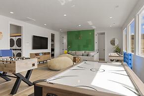 Green Acres 8 Bedroom Townhouse