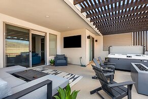 Green Acres 8 Bedroom Townhouse