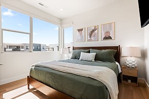 Green Acres 8 Bedroom Townhouse