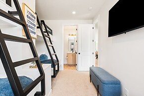 Green Acres 8 Bedroom Townhouse