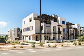 Green Acres 8 Bedroom Townhouse