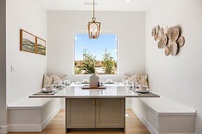 Green Acres 8 Bedroom Townhouse