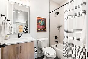 Green Acres 8 Bedroom Townhouse