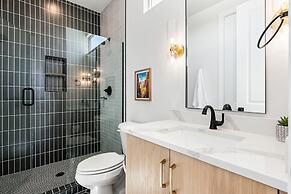 Green Acres 8 Bedroom Townhouse