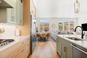 Green Acres 8 Bedroom Townhouse