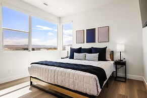 Green Acres 8 Bedroom Townhouse