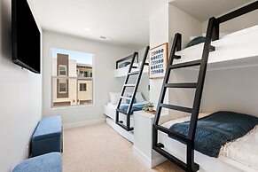 Green Acres 8 Bedroom Townhouse