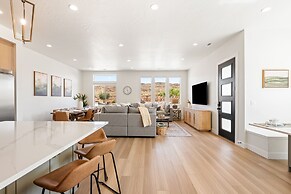 Green Acres 8 Bedroom Townhouse