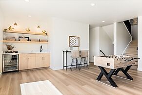 Green Acres 8 Bedroom Townhouse