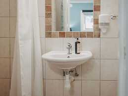 Nice 4-star Hotel Room With Free Breakfast