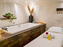 Nice 4-star Hotel Room With Free Breakfast