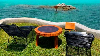 Blue Caribe Bacalar Front Lagoon