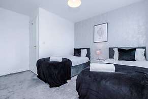 Lovely three bed home Manchester