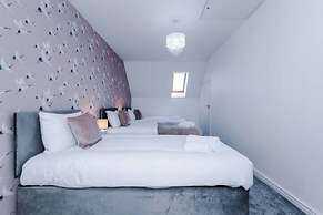 Lovely three bed home Manchester