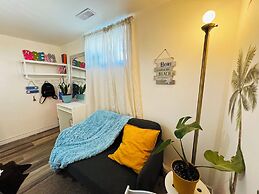 Sunrise BnB with Free Parking