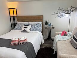 Sunrise BnB with Free Parking