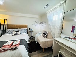 Sunrise BnB with Free Parking