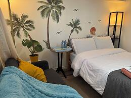 Sunrise BnB with Free Parking