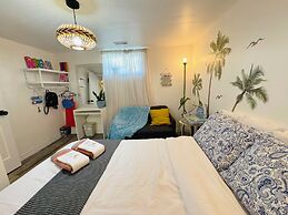 Sunrise BnB with Free Parking